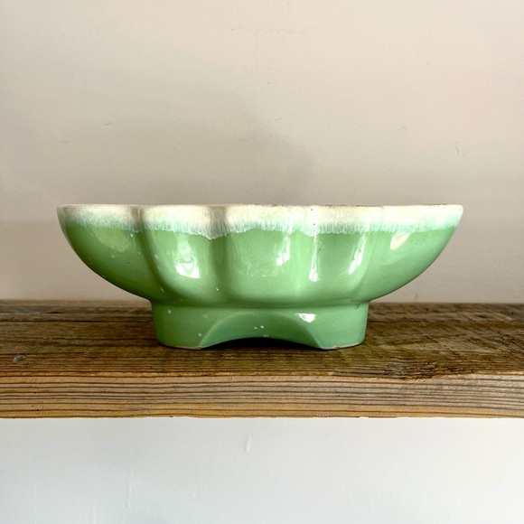 Vintage Hull pottery planter - Picture 1 of 4